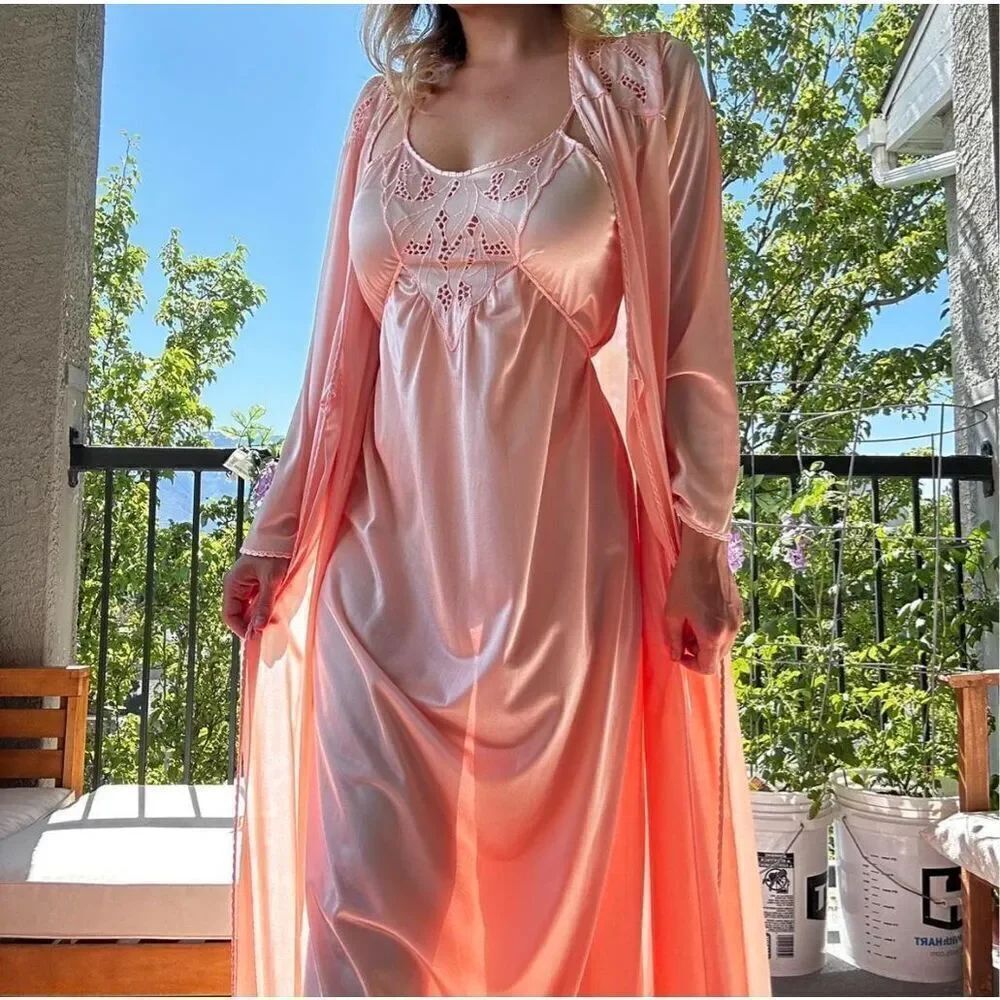 VNTG Gilead Dreamy Peach Peignoir Set with Nightgown and Robe with Pockets